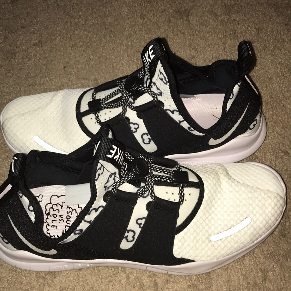 (NEW)Nike Free run worn 2 times good condition